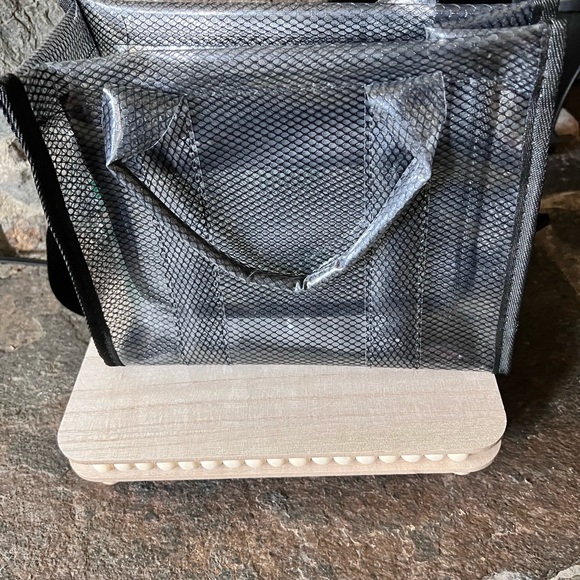 Mini sized mesh tote - Picture 3 of 6